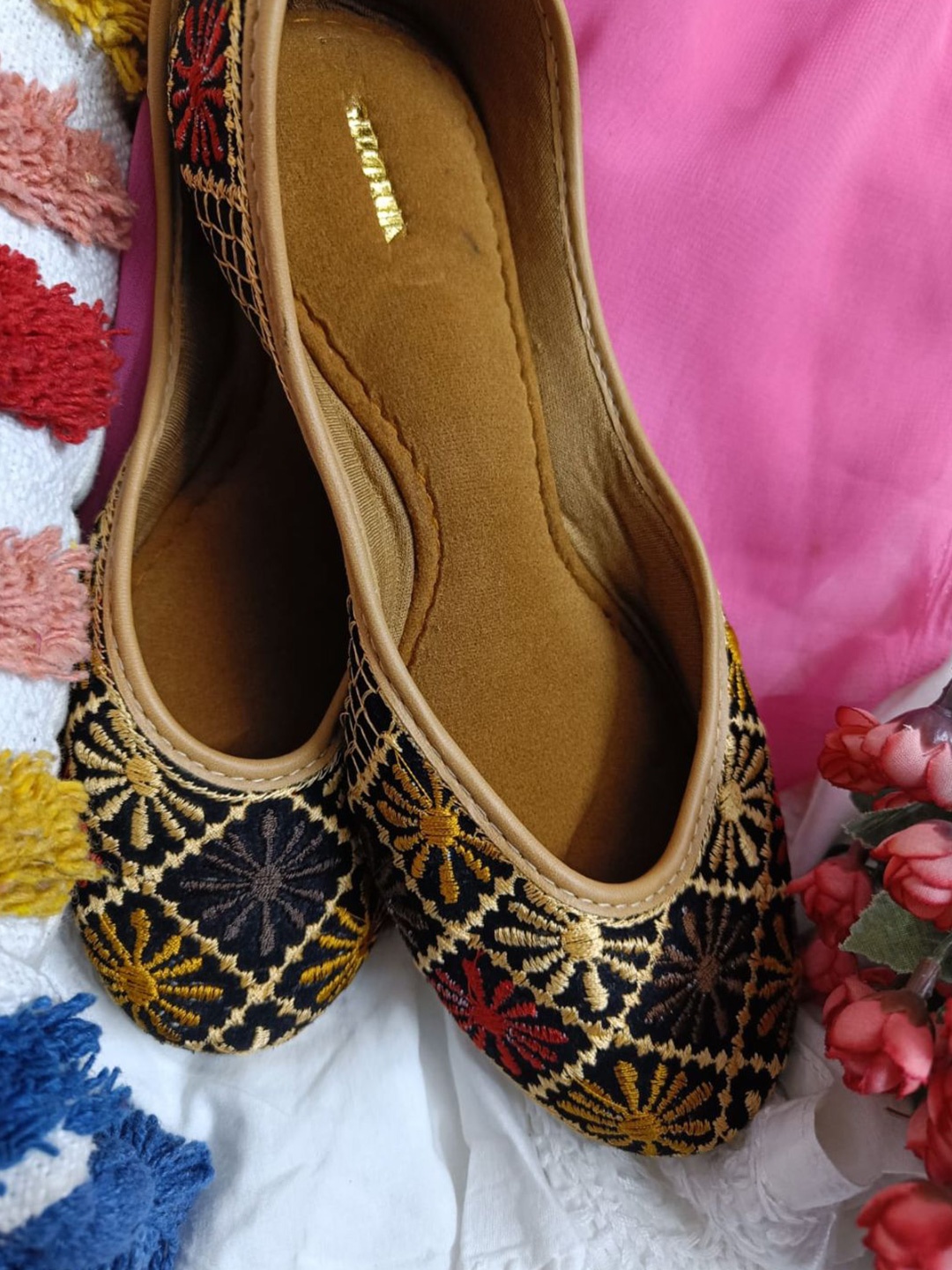 

Anouk Women Ethnic Mojaris with Embroidered Flats, Black