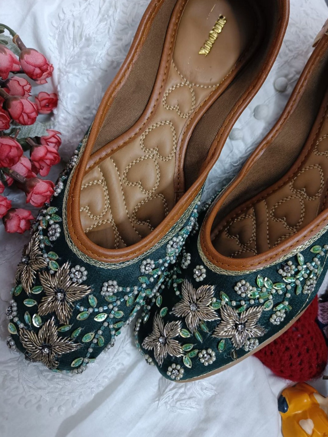 

Anouk Women Embellished Ethnic Mojaris with Embroidered Flats, Green