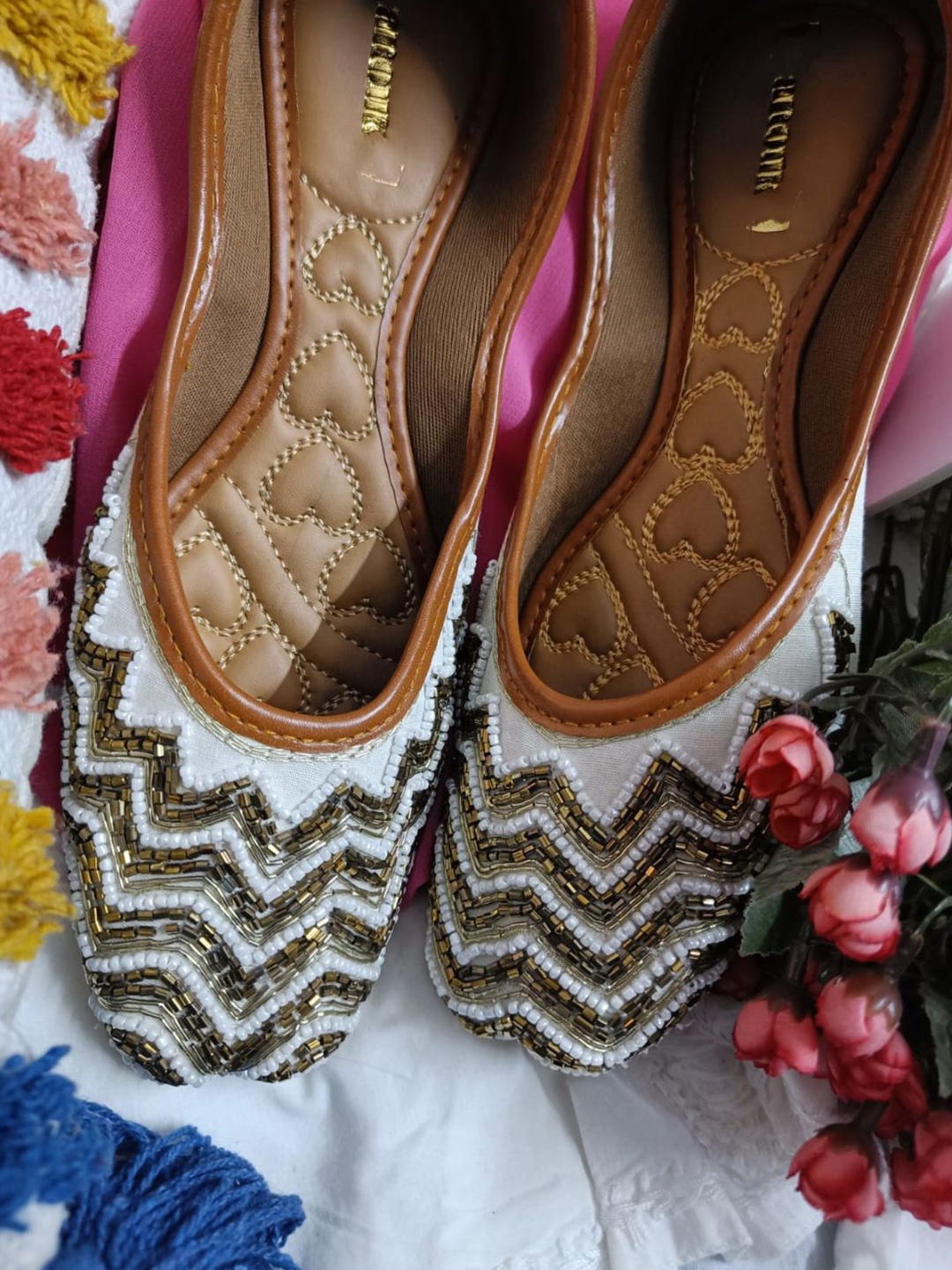 

Anouk Women Embellished Ethnic Mojaris with Embroidered Flats, Off white