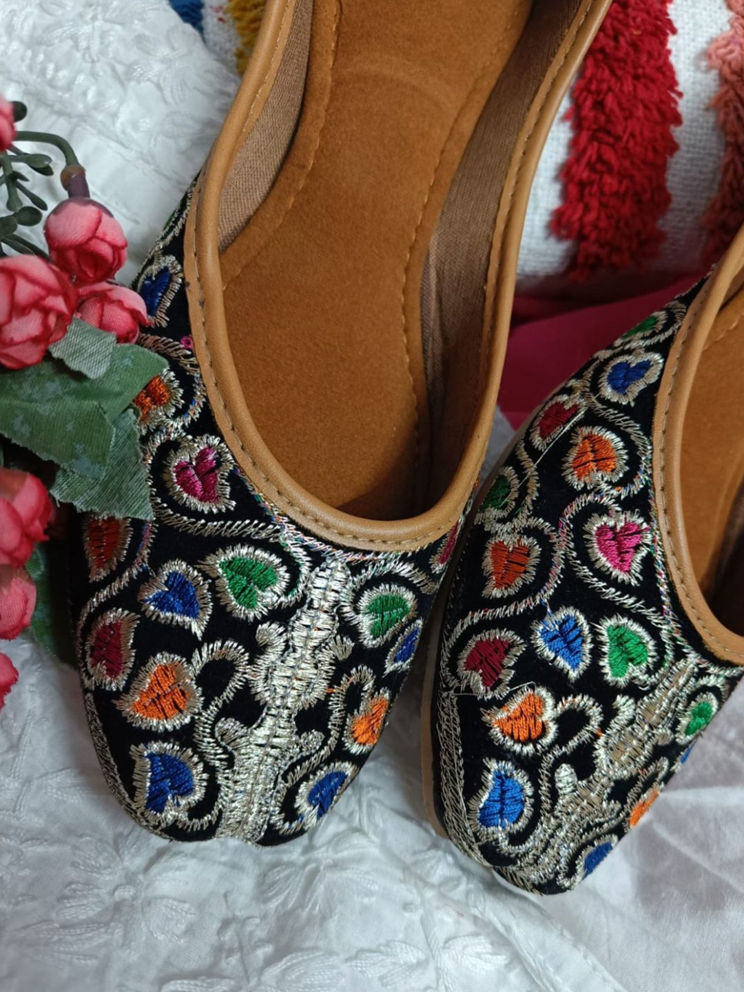 

Anouk Women Printed Ethnic Mojaris with Embroidered Flats, Black