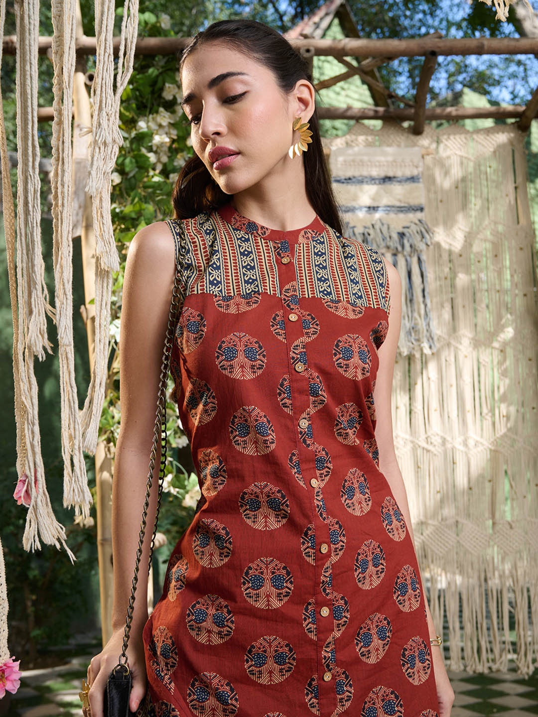 

Stylum Women Ethnic Motifs Printed Regular Pure Cotton Kurta with Trousers, Maroon
