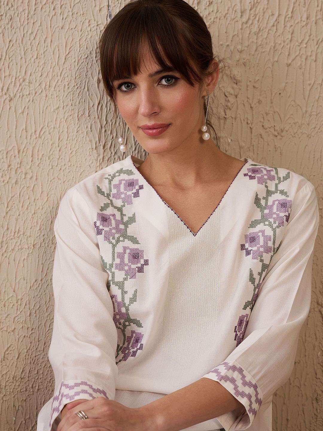 

Indo Era Women Floral Embroidered Thread Work Kurta, White