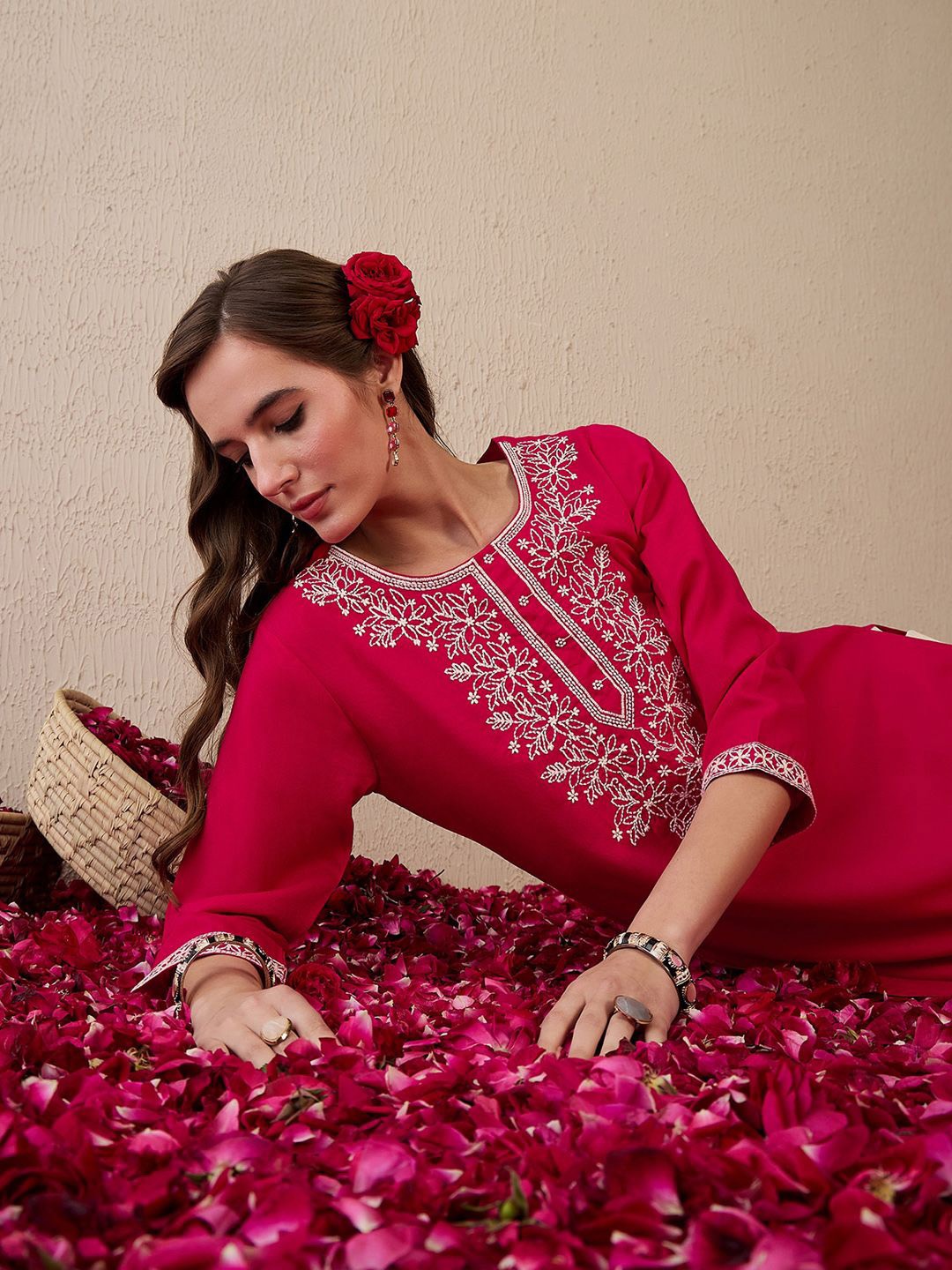

Indo Era Women Floral Embroidered Thread Work Kurta, Pink