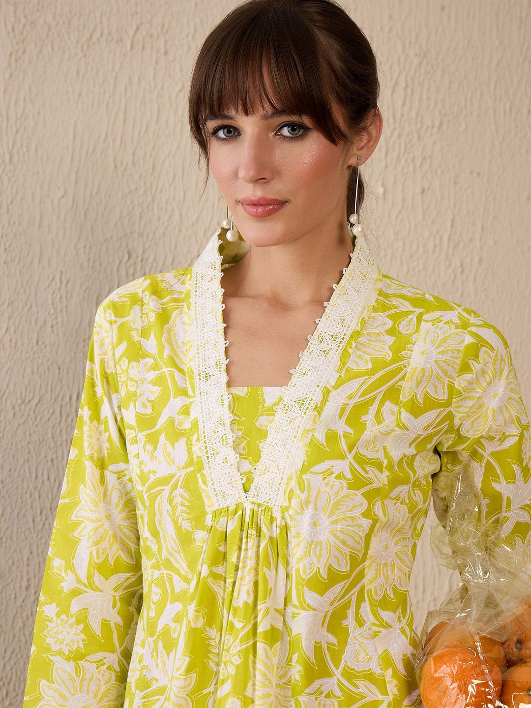 

Indo Era Women Floral Printed Panelled Pure Cotton Kurta with Trousers, Green