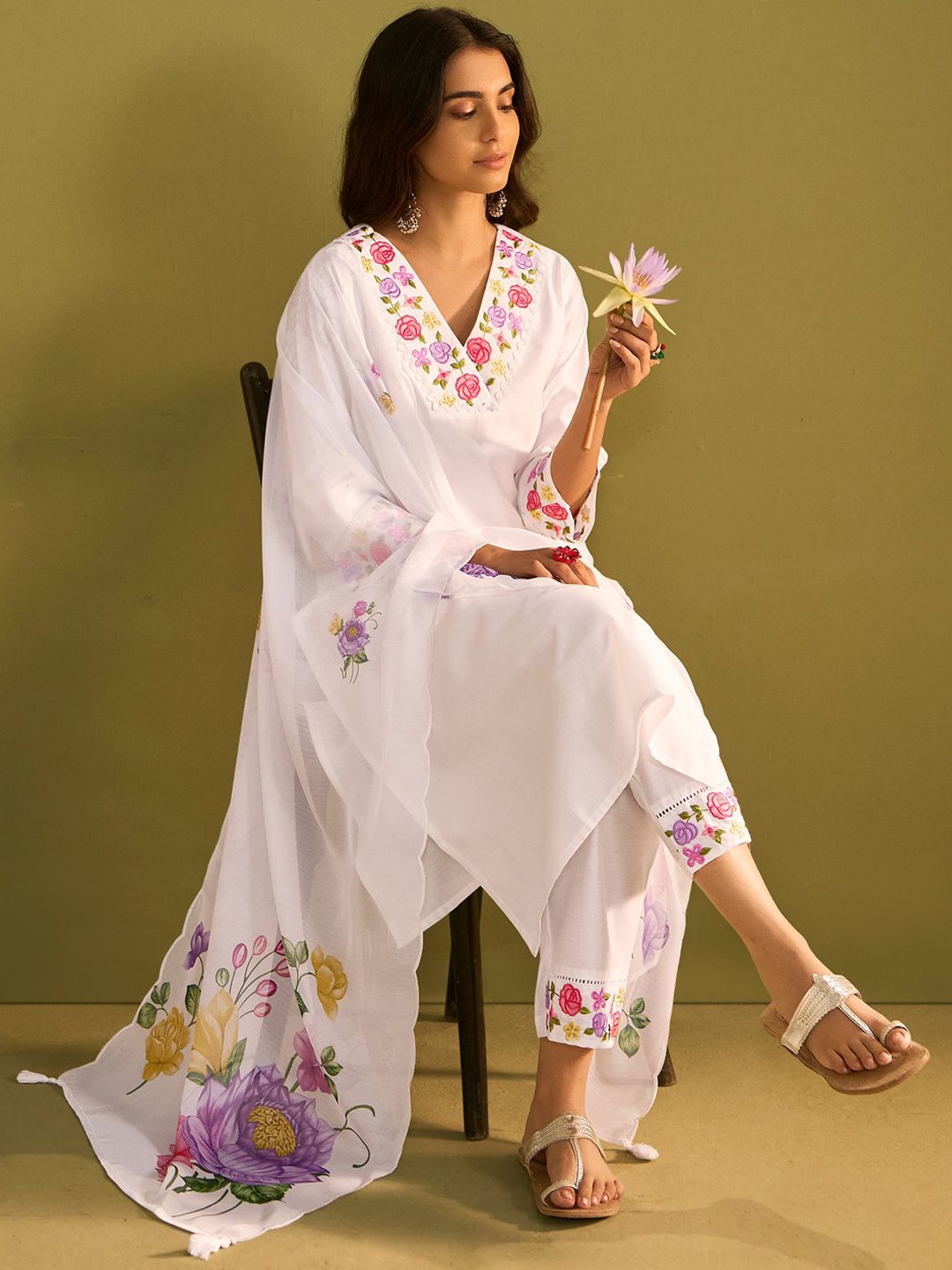 

Indo Era Women Floral Embroidered Regular Thread Work Liva Kurta with Trousers & With Dupatta, White