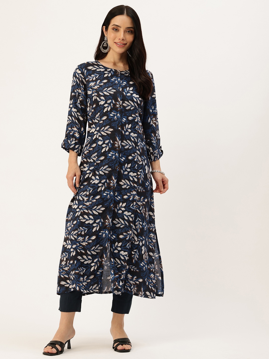 

AMUKTI Floral Printed Mandarin Collar Kurta, Navy blue