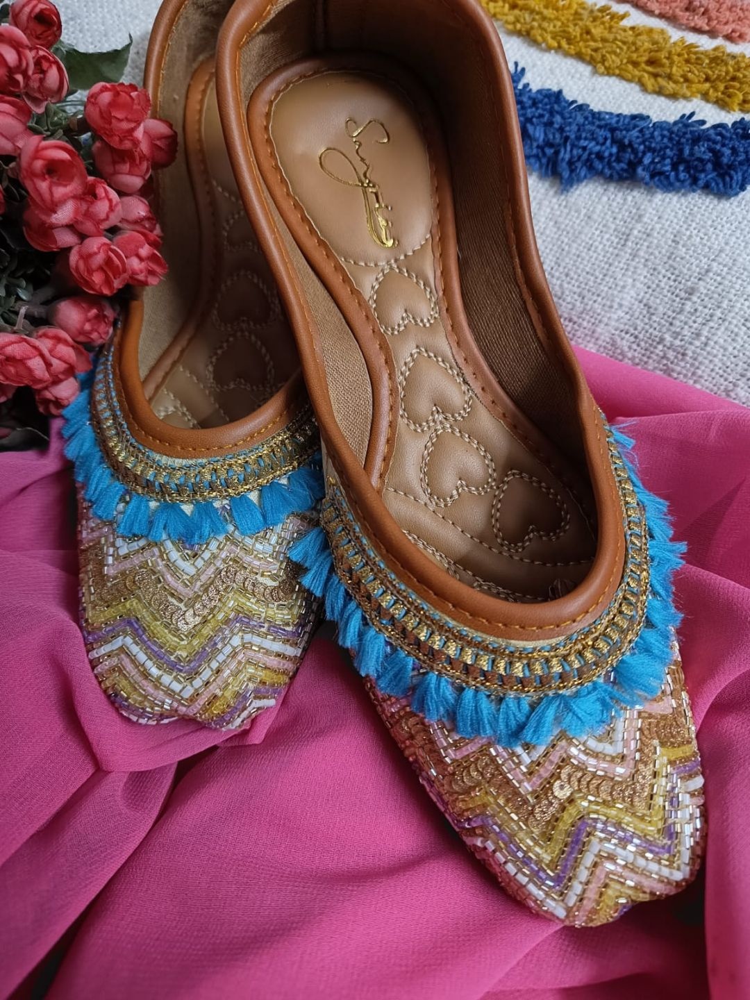 

Sangria Women Embellished Zigzag Mojaris, Gold