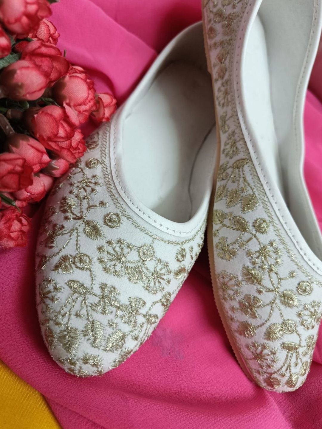 

Anouk Women Embellished Ethnic Mojaris with Embroidered Flats, White