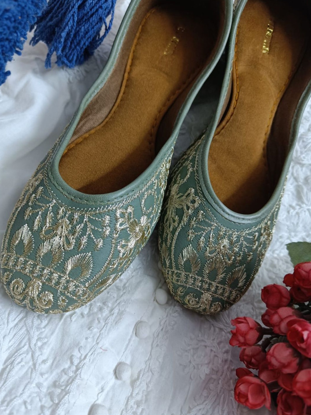 

Anouk Women Embellished Ethnic Mojaris with Embroidered Flats, Green
