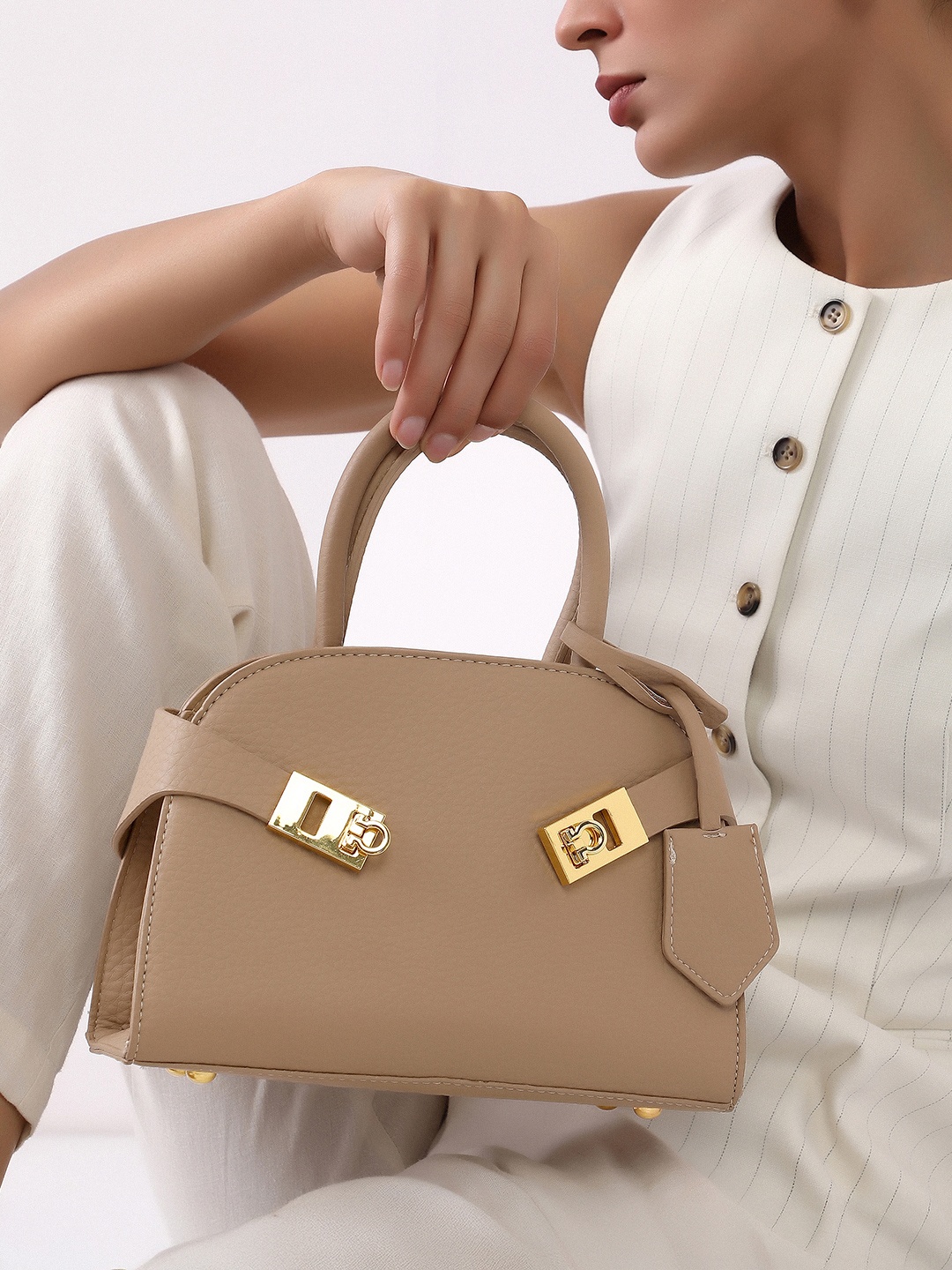 

HAUTE SAUCE by Campus Sutra Leather Shoulder Bag, Brown
