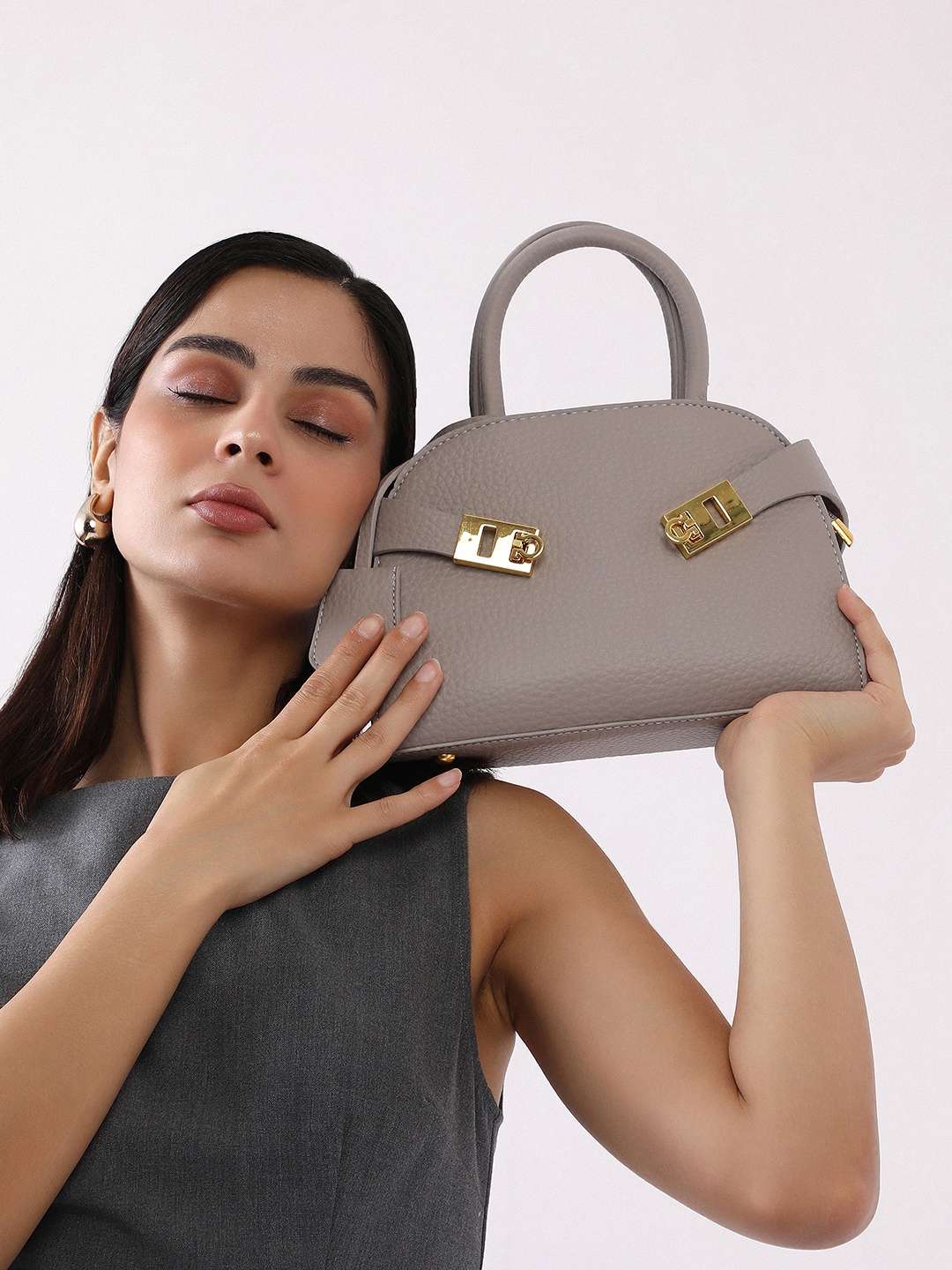 

HAUTE SAUCE by Campus Sutra Leather Structured Shoulder Bag with Bow Detail, Grey