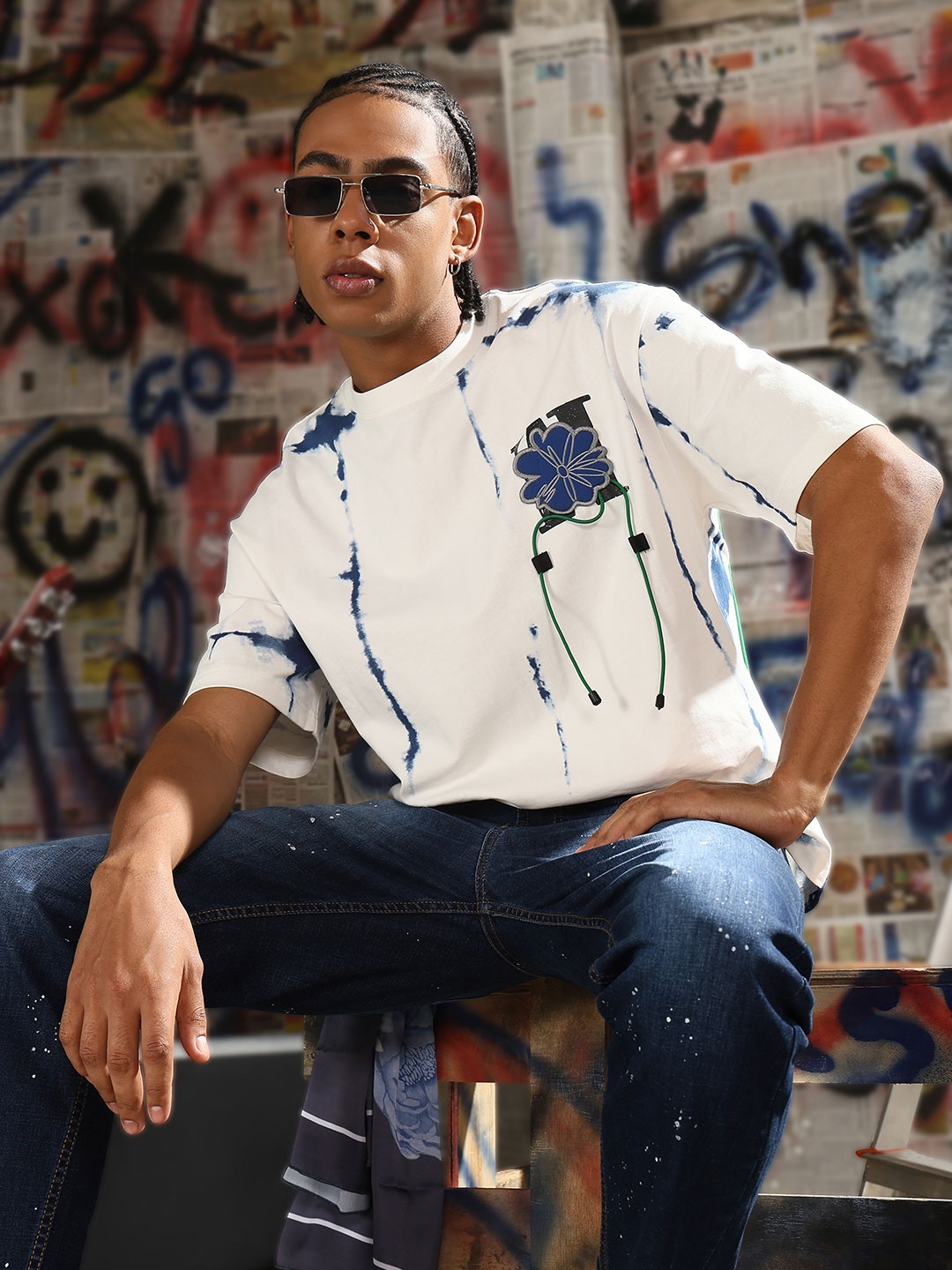 

SHOWOFF Men Tie and Dye Dyed Applique T-shirt, White