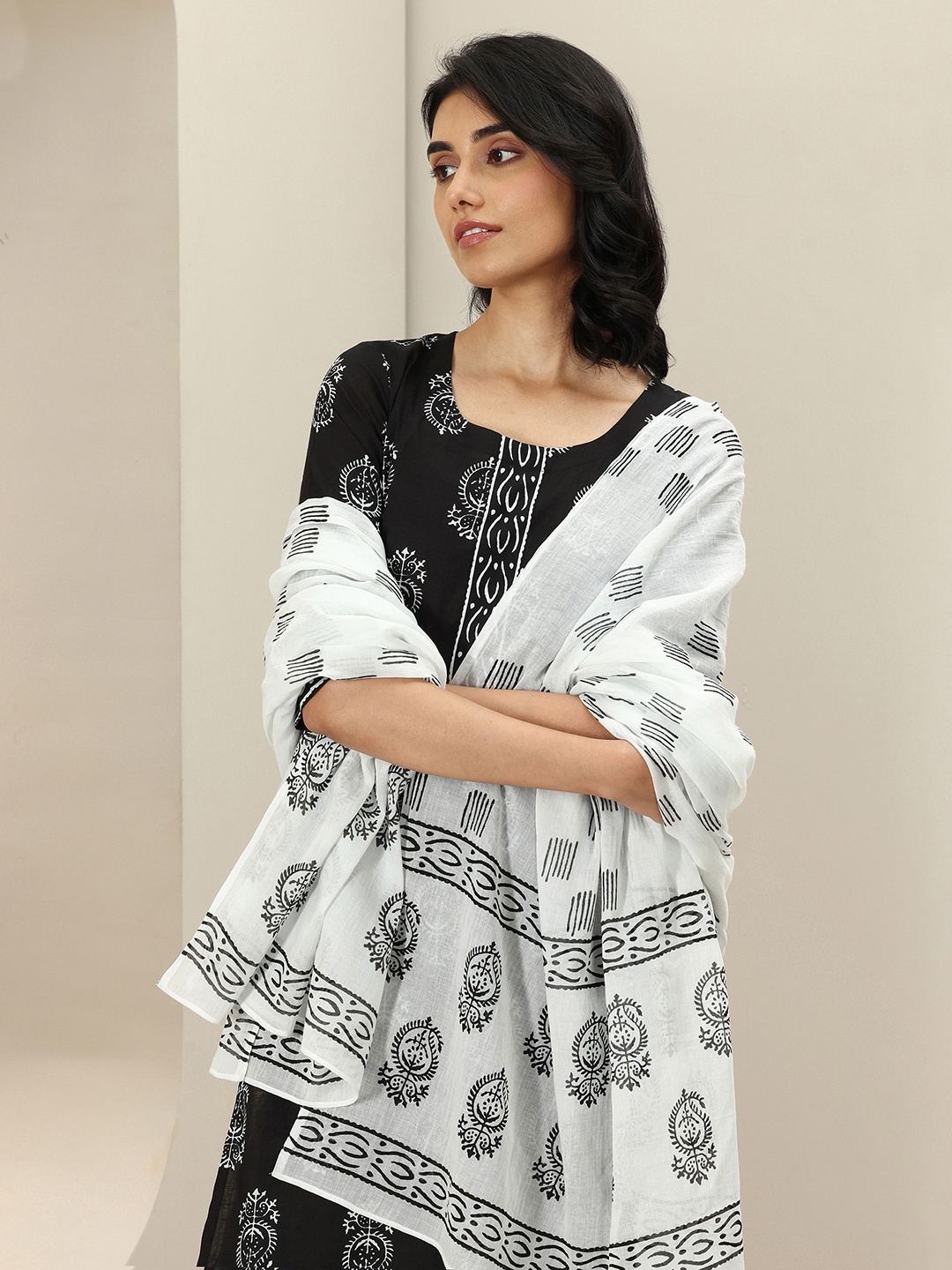 

Libas Women Ethnic Motifs Printed Regular Kurta with Salwar & With Dupatta, Black