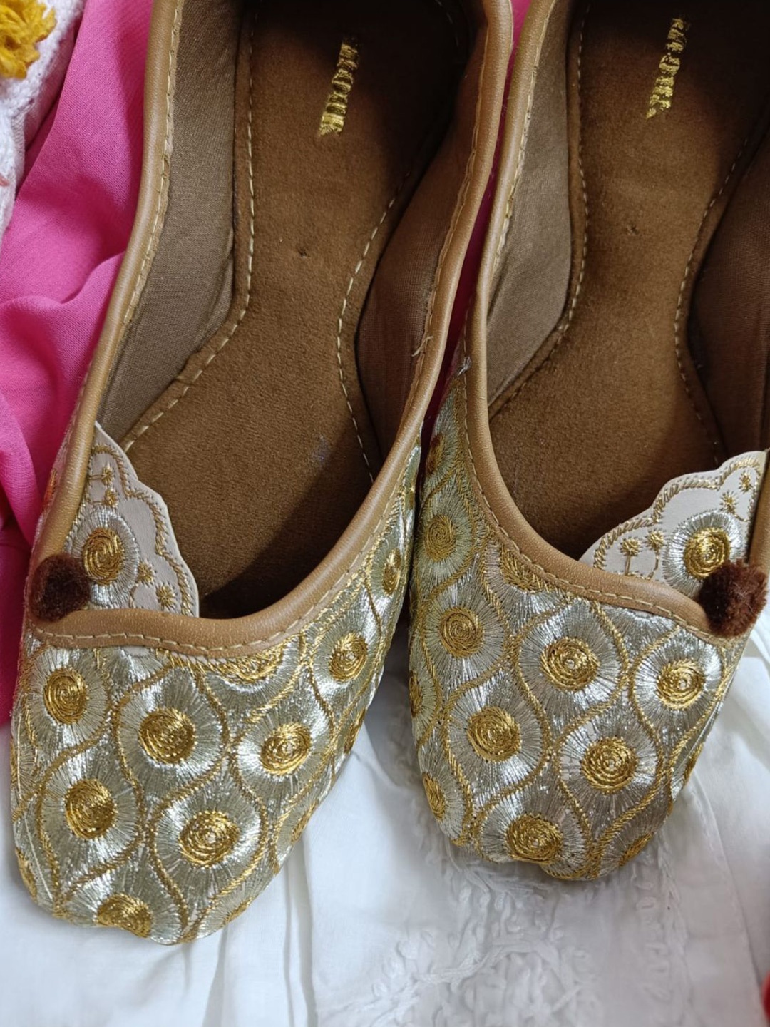 

Anouk Women Embellished Ethnic Mojaris with Embroidered Flats, Gold