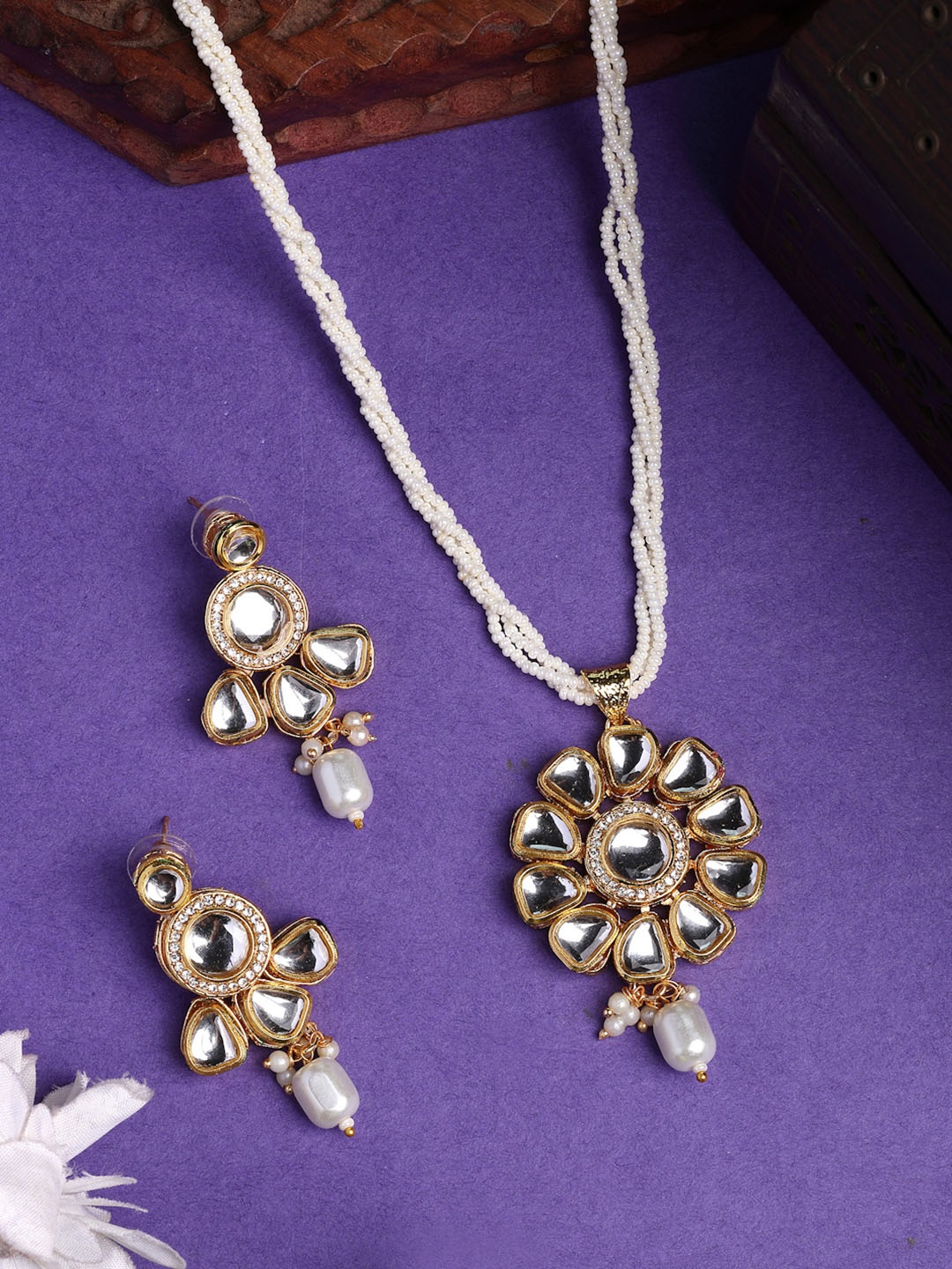 

Anouk Women Gold Plated Kundan Studded & Pearls Long Jewellery Set