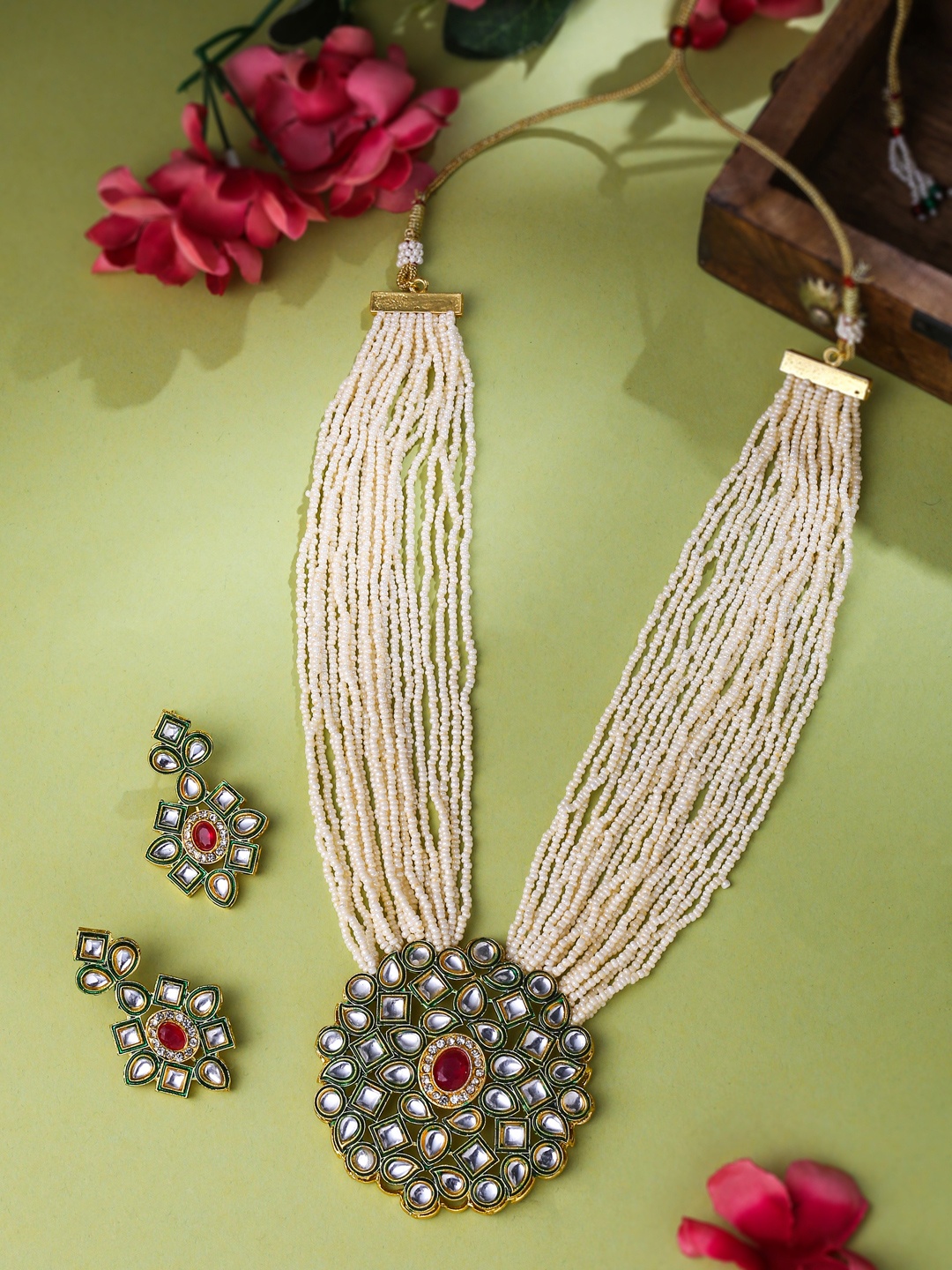 

Anouk Gold Plated Kundan Studded Jewellery Set
