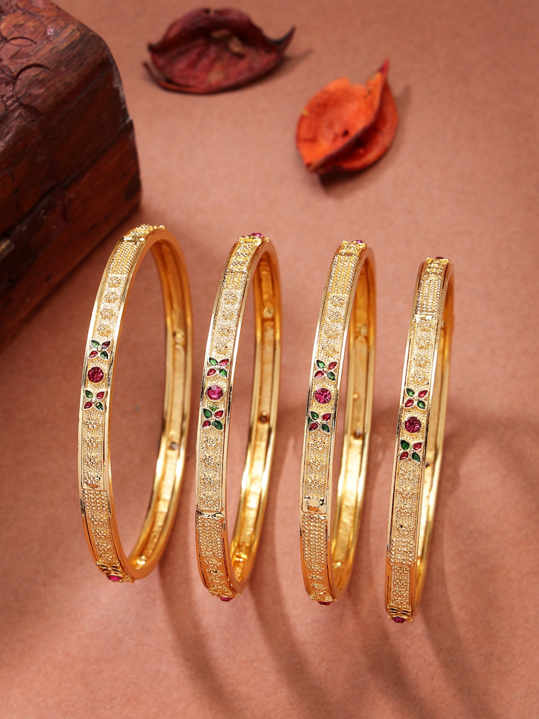 

Anouk Women Set of 4 Gold-Plated Artificial Stones Traditional Bangles