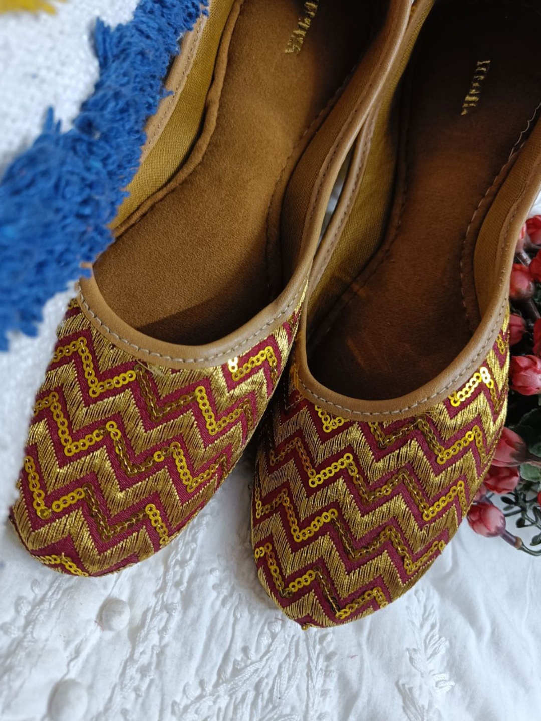 

Anouk Women Embellished Ethnic Mojaris Flats, Maroon