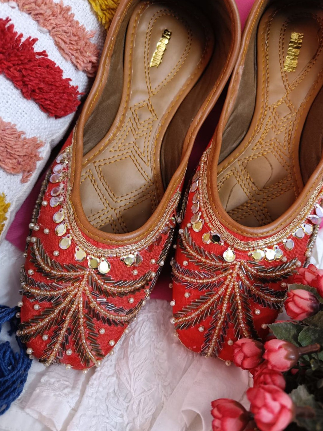 

Anouk Women Embellished Ethnic Mojaris Flats, Red