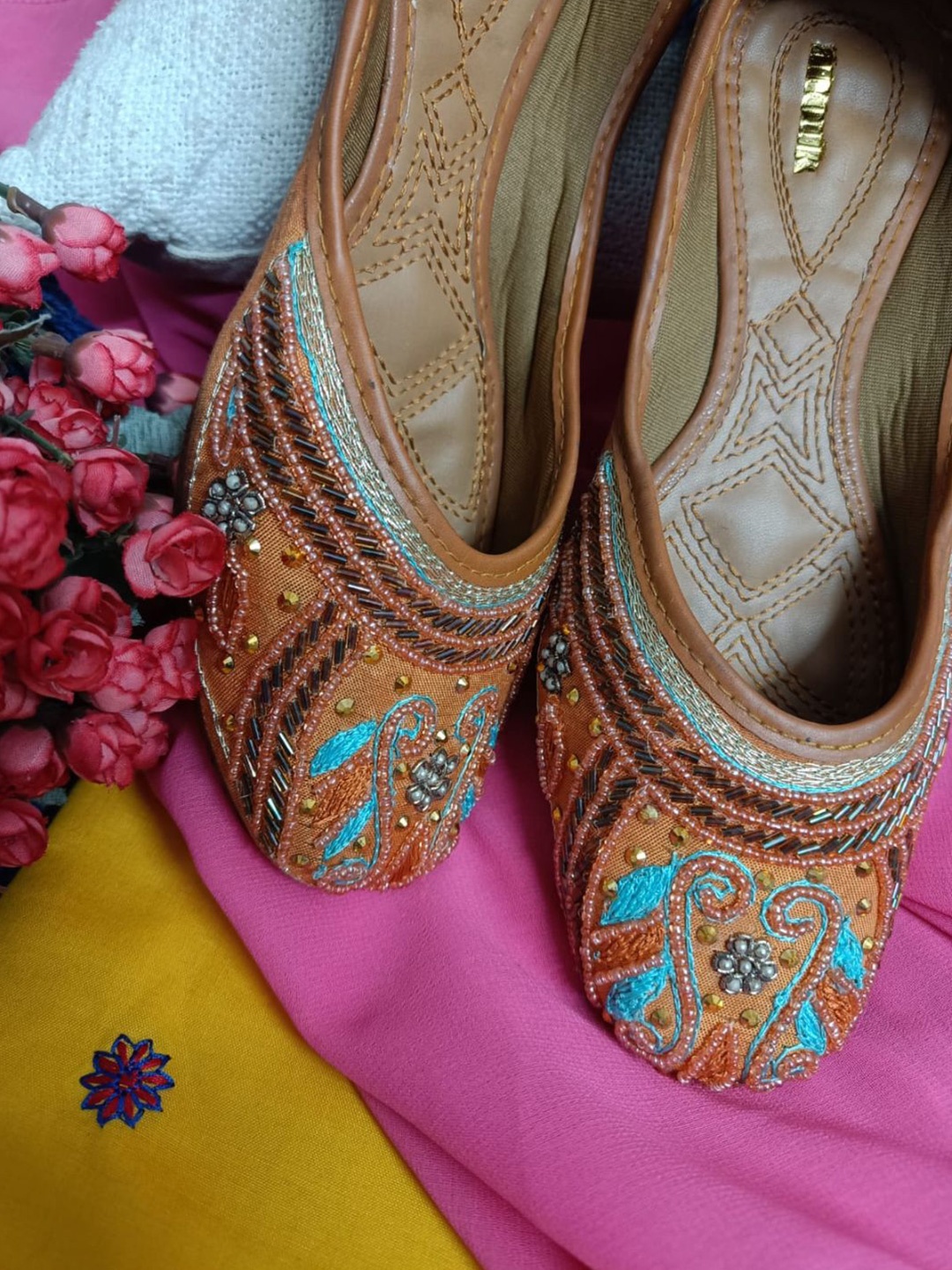 

Anouk Women Embellished Ethnic Mojaris Flats, Orange