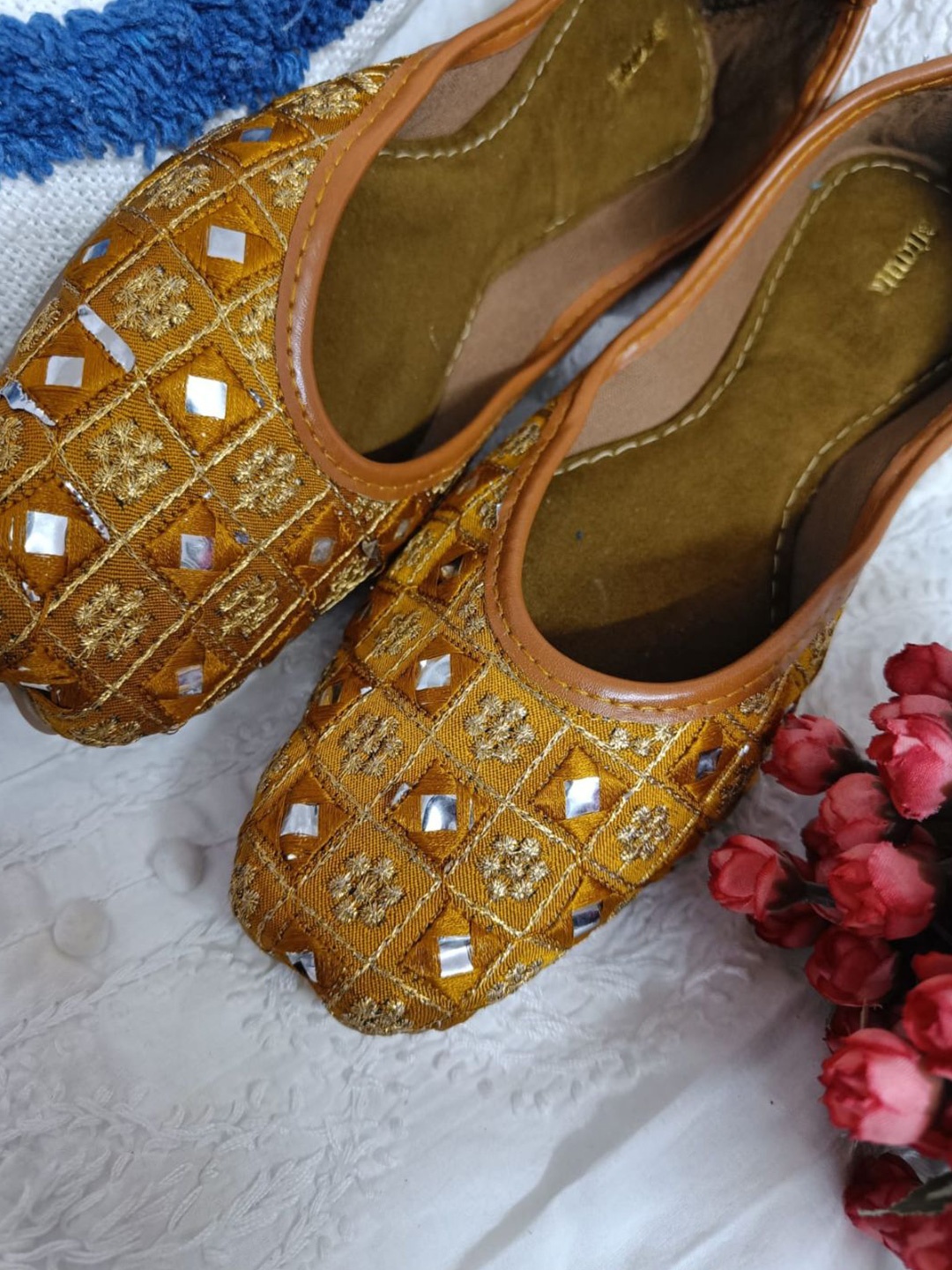 

Anouk Women Embellished Ethnic Mojaris Flats, Gold