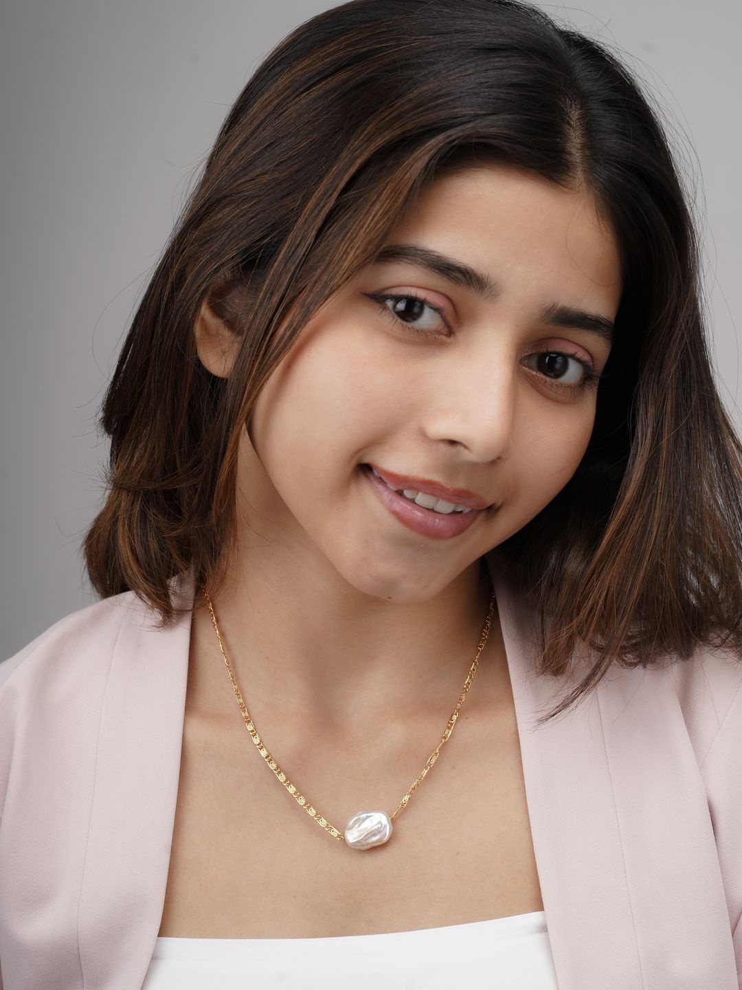

AARSEE OFFICIAL Anti-Tarnish 22KT Gold-Plated Oyster Mirage Necklace
