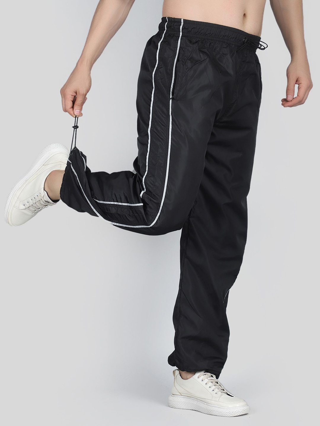 Raxedo Sportscore Men Striped Relaxed Fit Baggy Parachute Track Pants, Black
