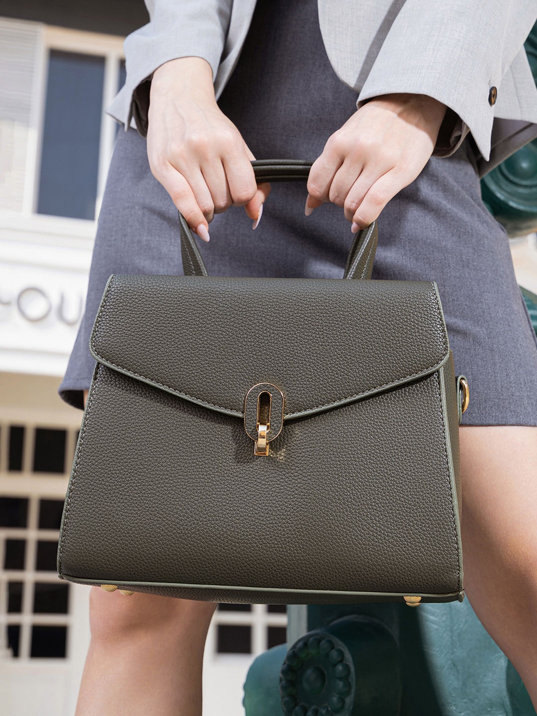 

HAUTE SAUCE by Campus Sutra Leather Shopper Shoulder Bag with Tasselled, Green