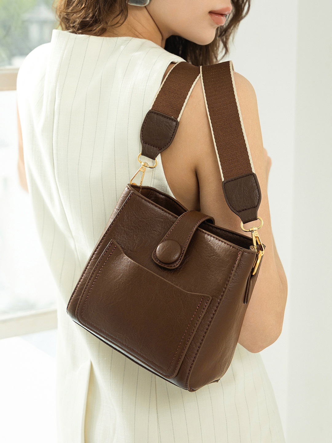 HAUTE SAUCE by Campus Sutra Leather Shopper Sling Bag with Tasselled, Brown