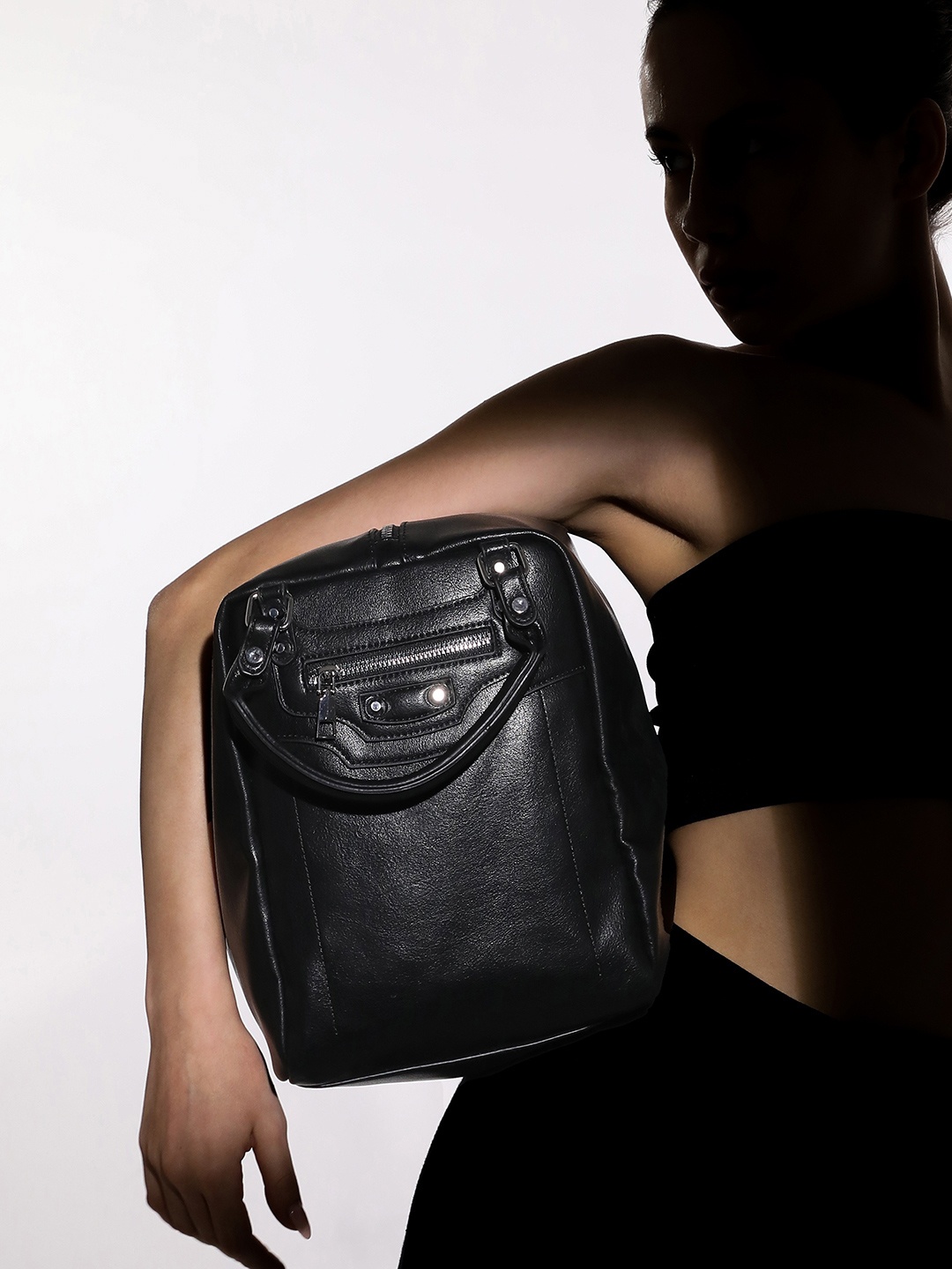 

HAUTE SAUCE by Campus Sutra Leather Structured Shoulder Bag with Tasselled, Black