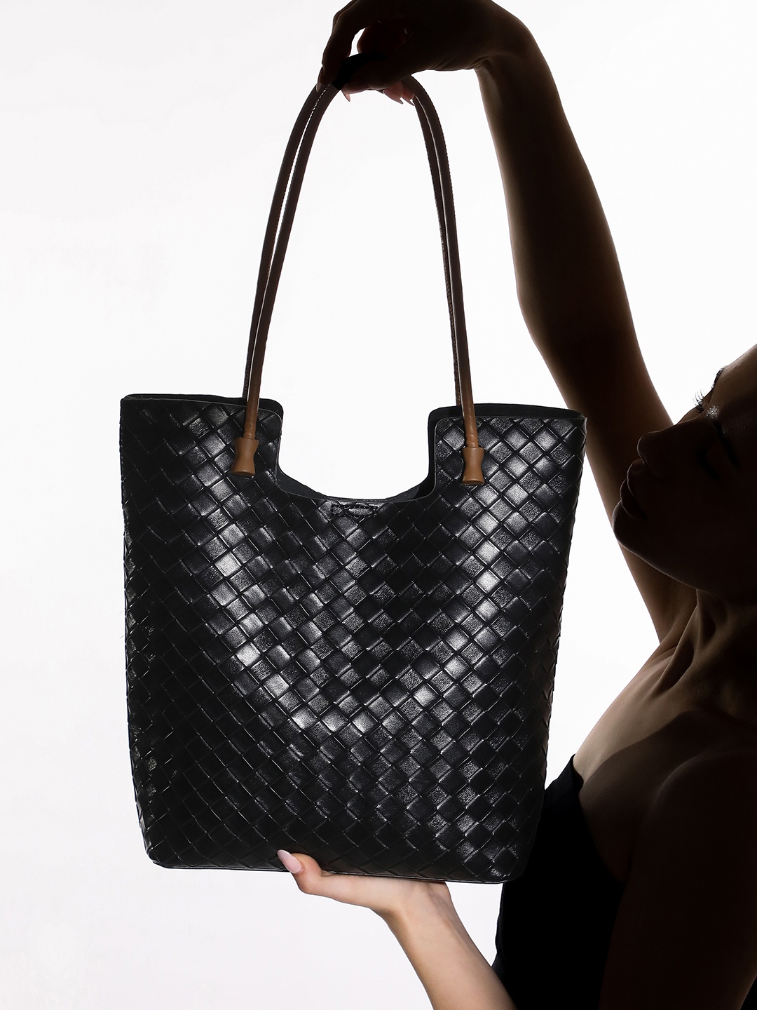 

HAUTE SAUCE by Campus Sutra Colourblocked Leather Structured Shoulder Bag with Quilted, Black
