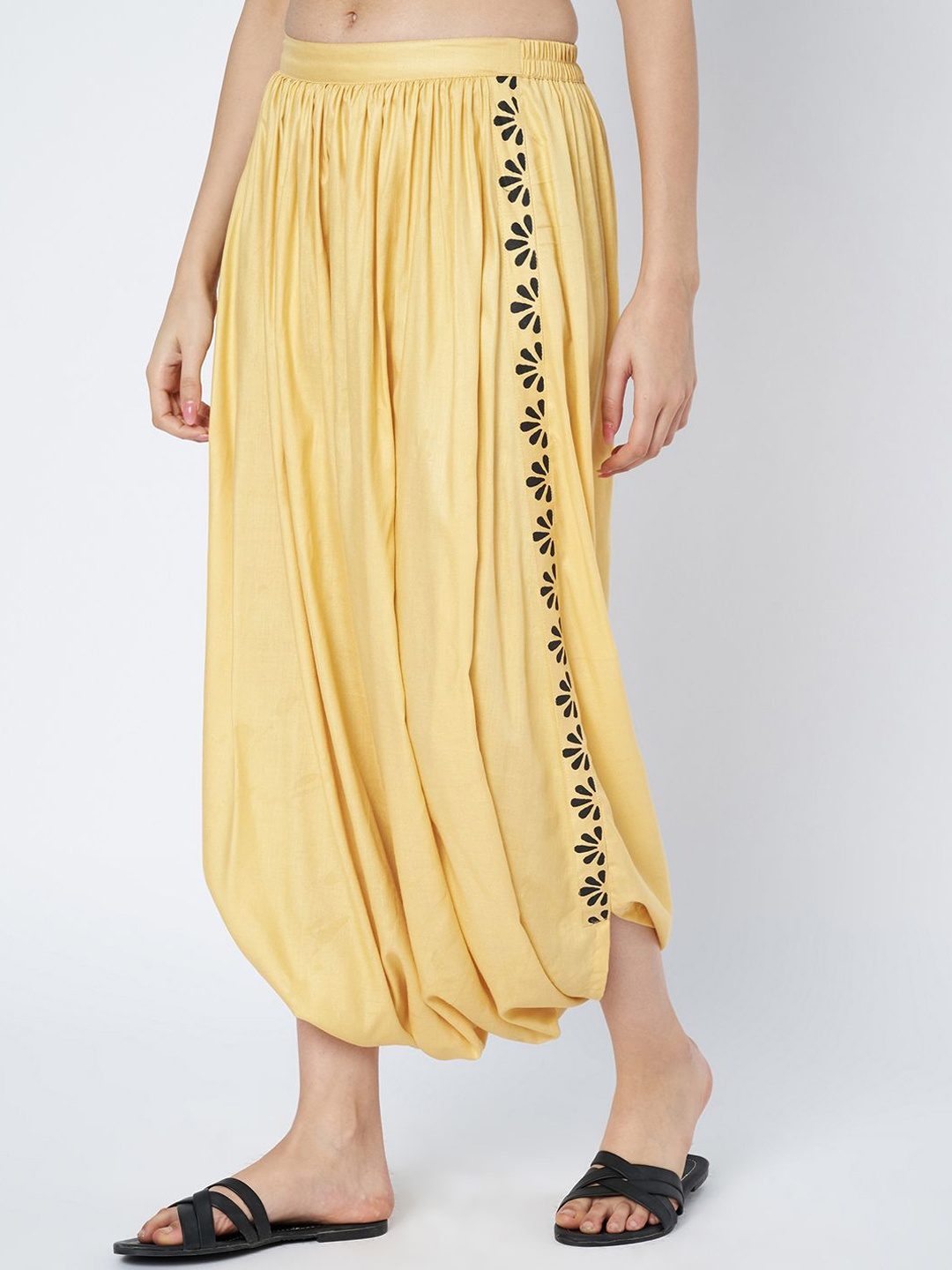 

9rasa Women Printed Loose Fit Viscose Rayon Salwar, Beige