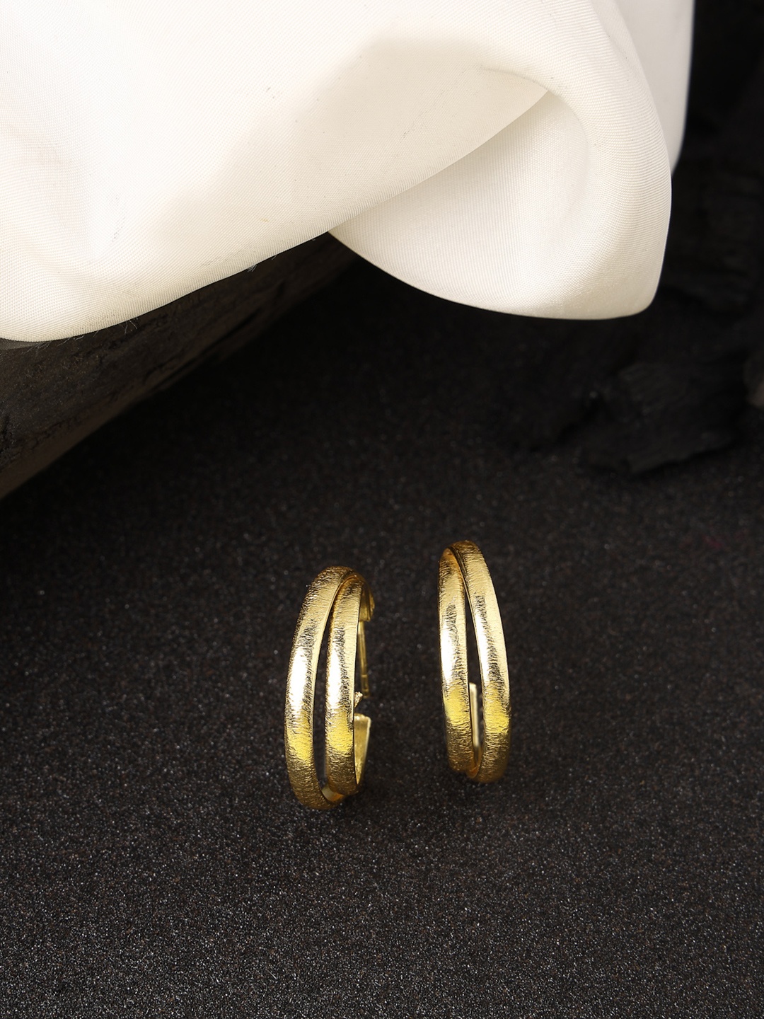 

DressBerry Women Gold-plated Alloy Circular-Shaped Half Hoop Earrings