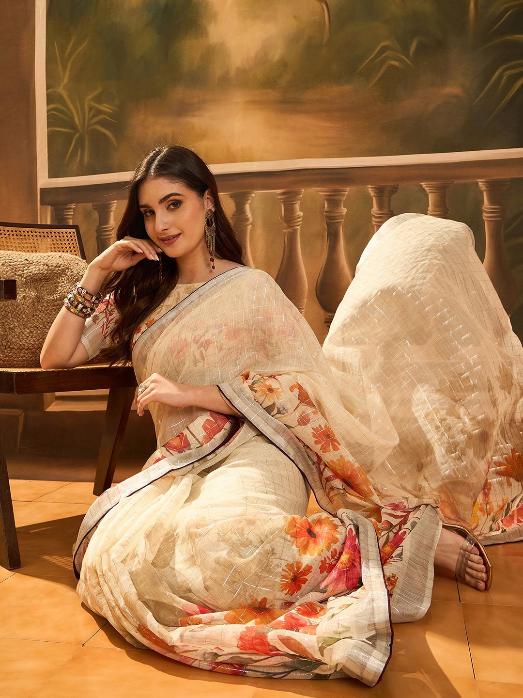 

Sangria Floral Printed Zari Checked Saree, Cream