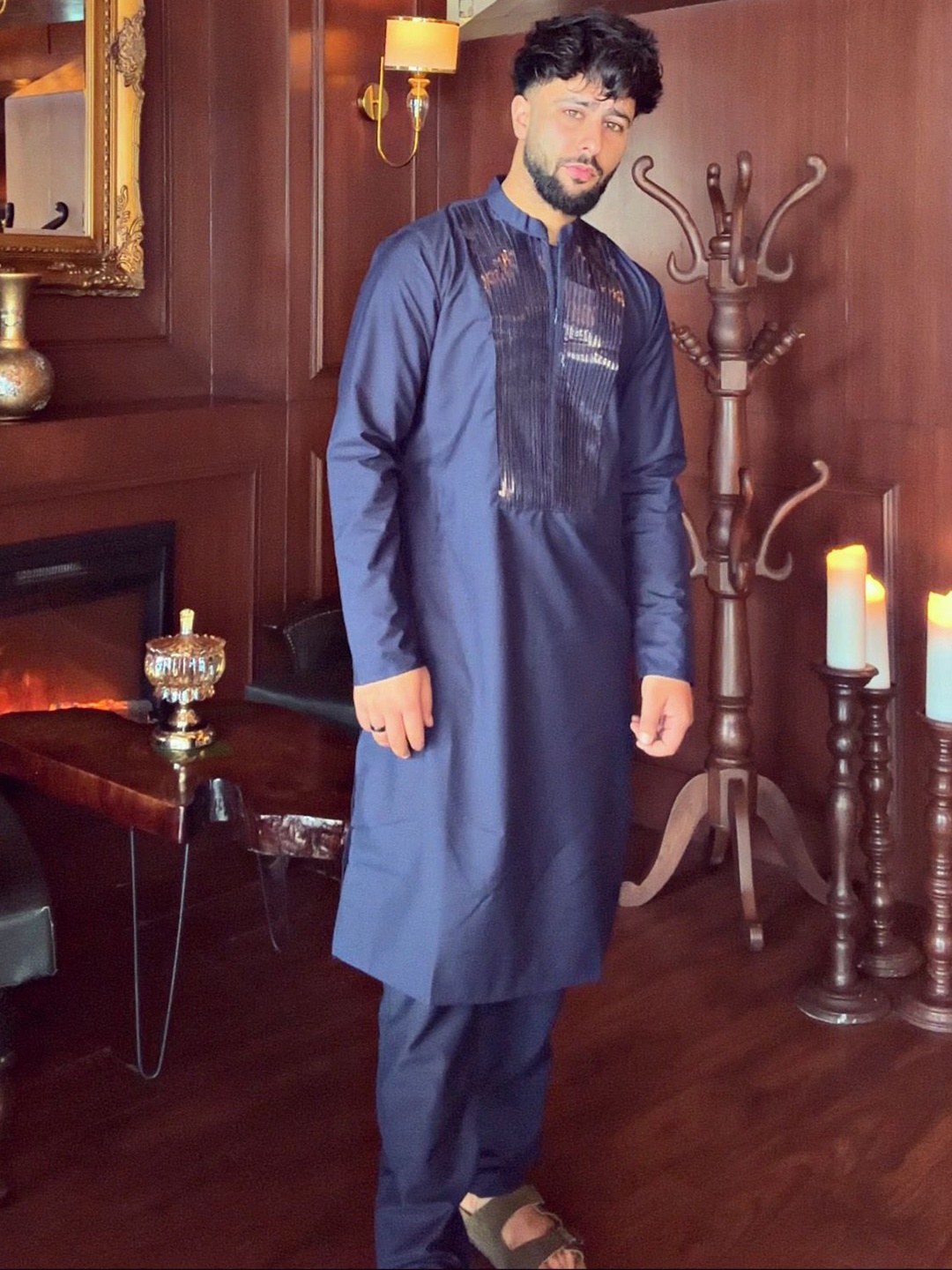 

KISAH Striped Yoke Design Mandarin Collar Straight Kurta With Trousers, Navy blue