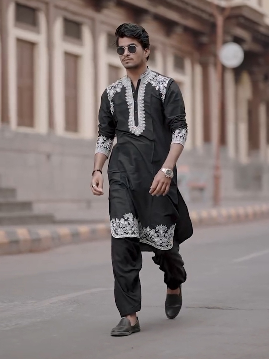 

KISAH Floral Embroidered Mandarin Collar Straight Kurta With Patiala, Black