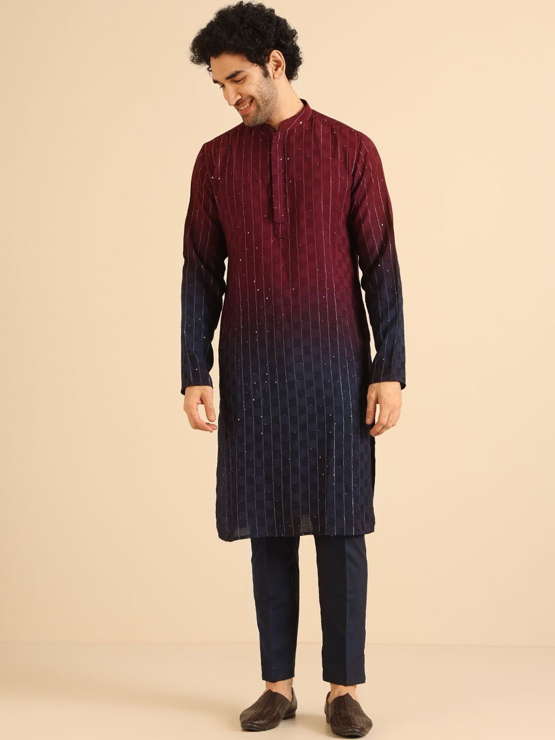 

KISAH Geometric Embroidered Mandarin Collar Sequinned Striaght Kurta With Trousers, Magenta