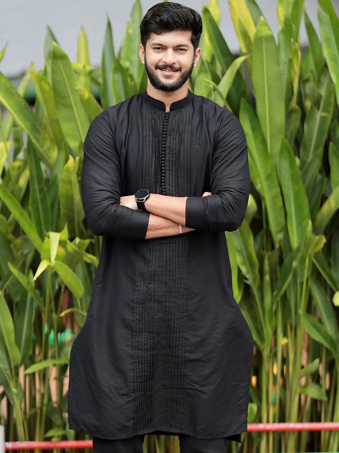 

KISAH Pleated Thread Work Straight Kurta, Black