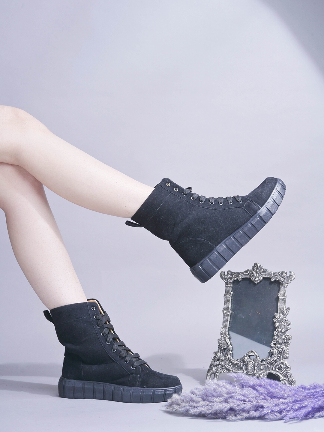 

The Roadster Lifestyle Co Women Platform-Heeled Mid-Top Desert Boots, Black