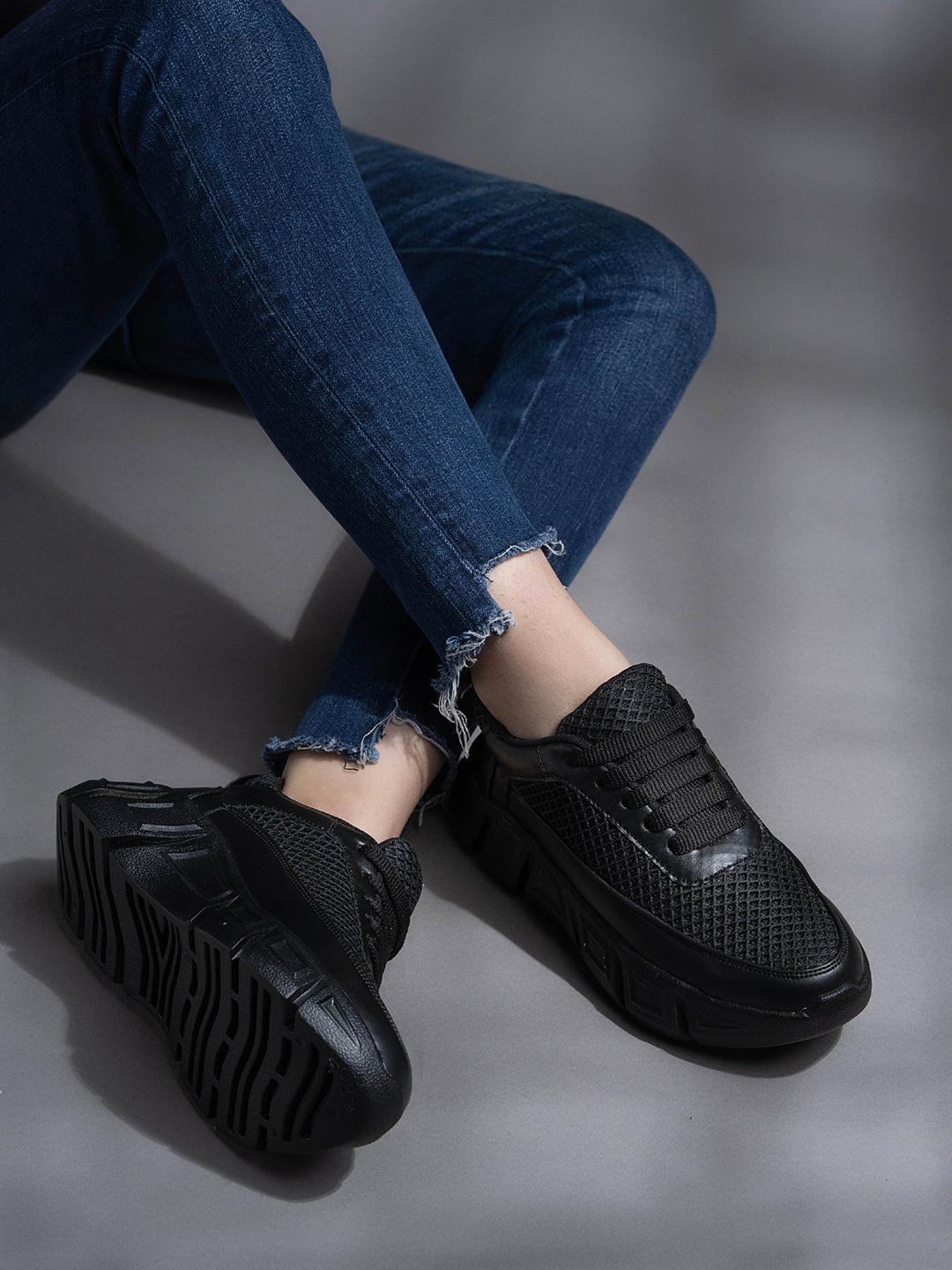 

The Roadster Lifestyle Co.Women Woven Design Comfortable Sneakers, Black
