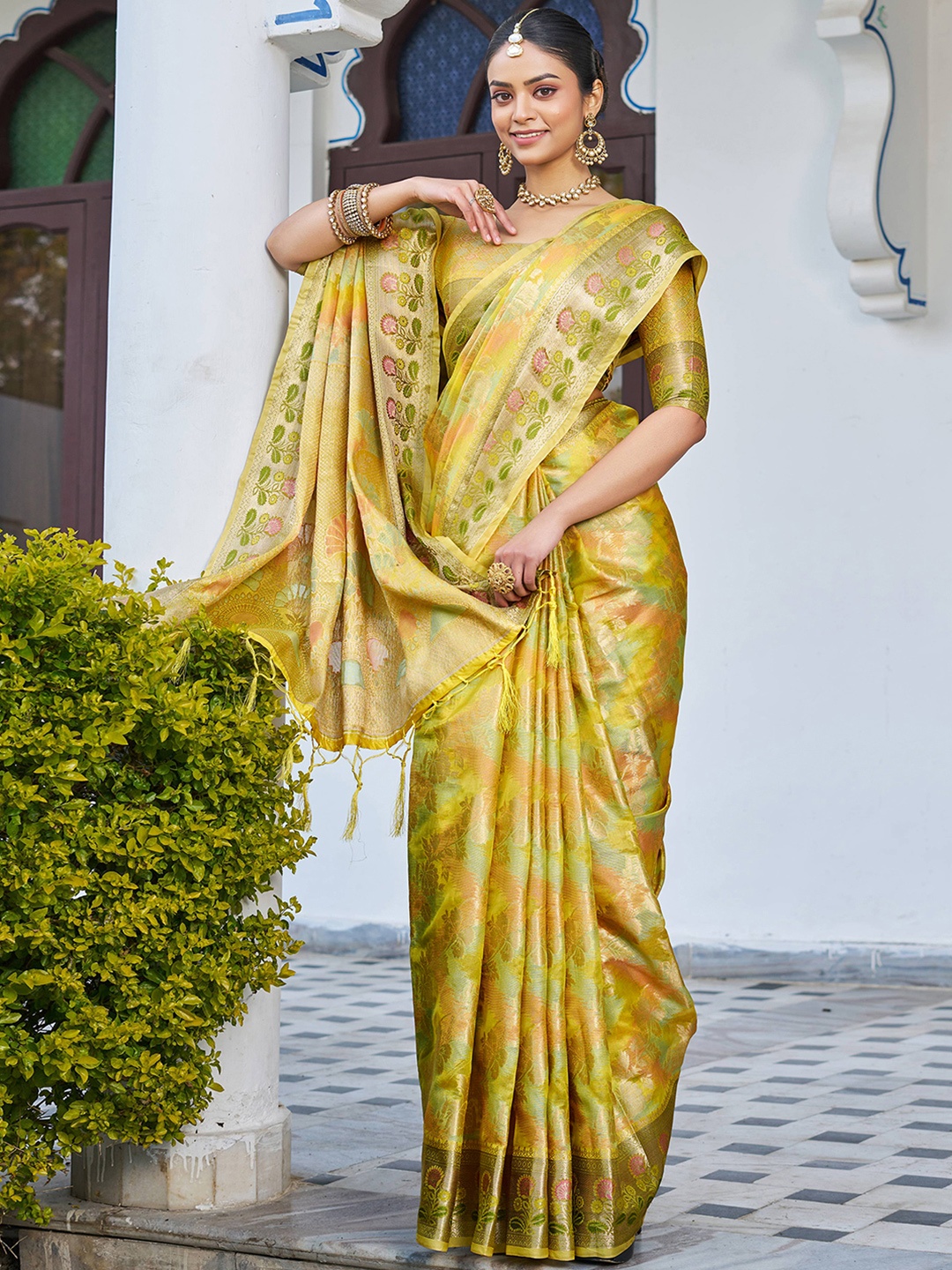 

Satrani Ethnic Motifs Zari Pure Silk Banarasi Saree, Yellow