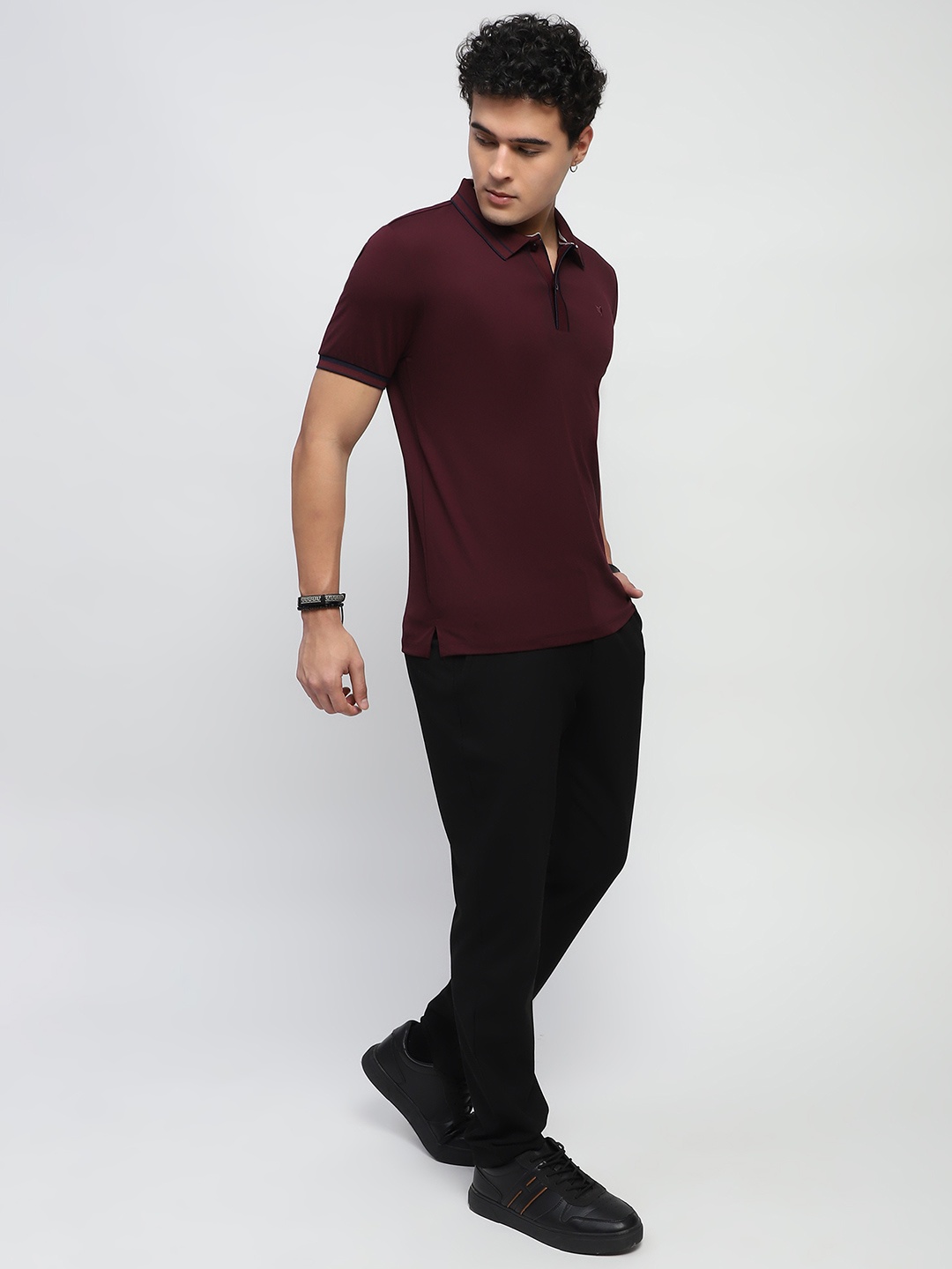 

Global Republic Men Polo Collar T-shirt, Maroon