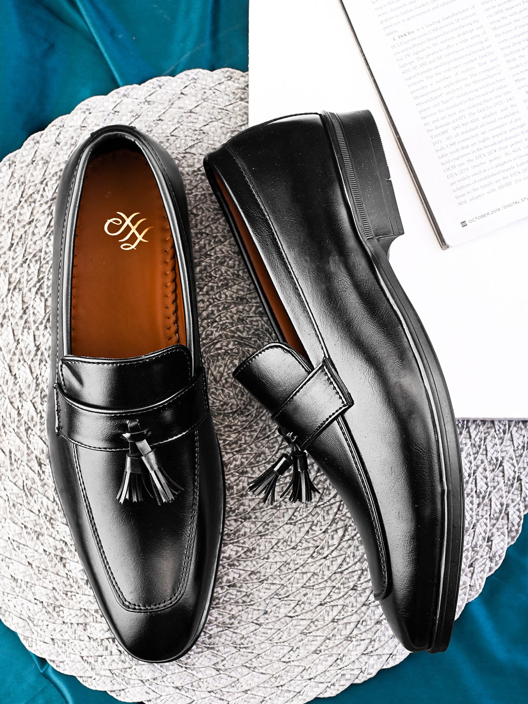 

House of Pataudi Men Tasseled Formal Loafers, Black