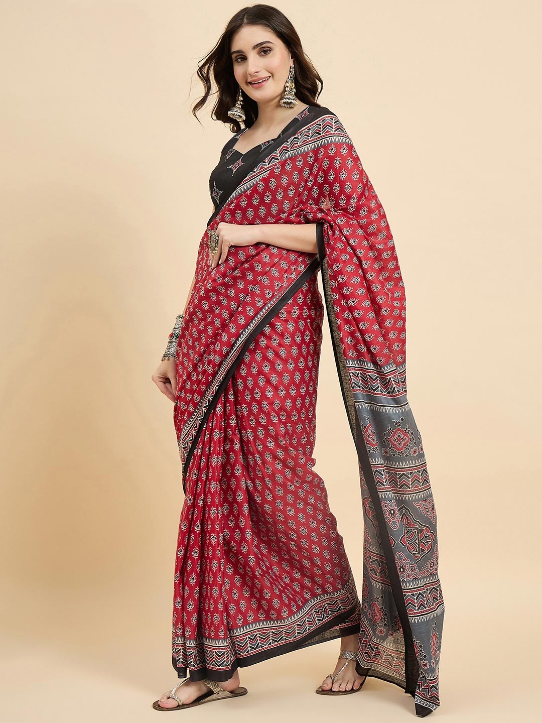 

Sangria Red Cotton Blend Bhagalpuri Floral Saree with Unstitched Blouse
