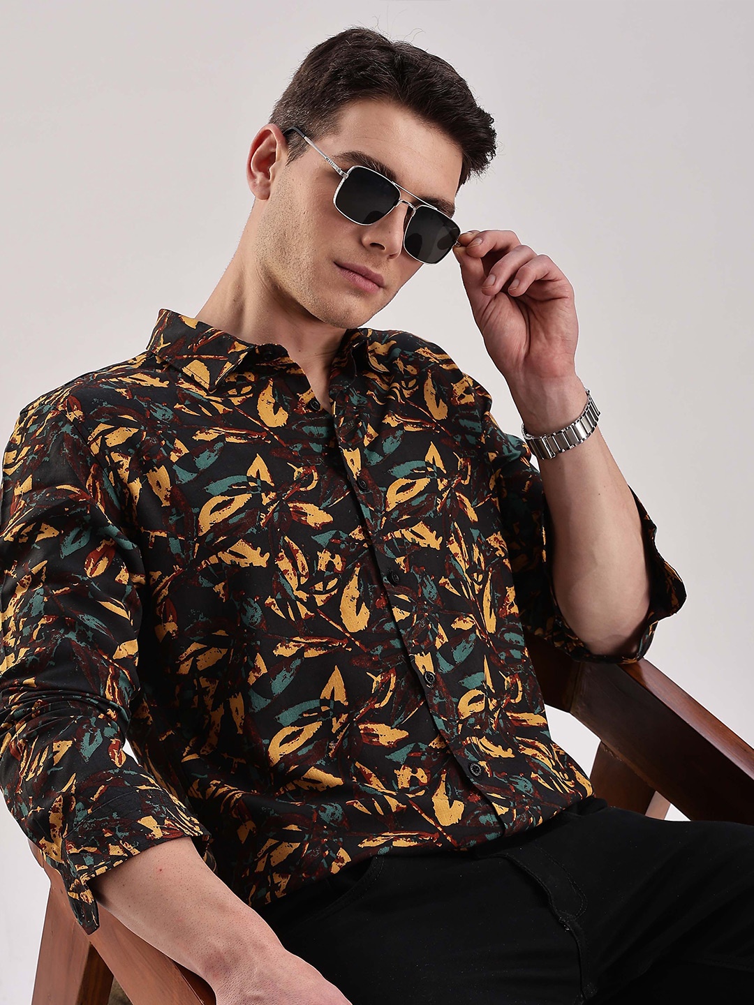 

HERE&NOW Men Slim Fit Floral Opaque Striped Casual Shirt, Multi