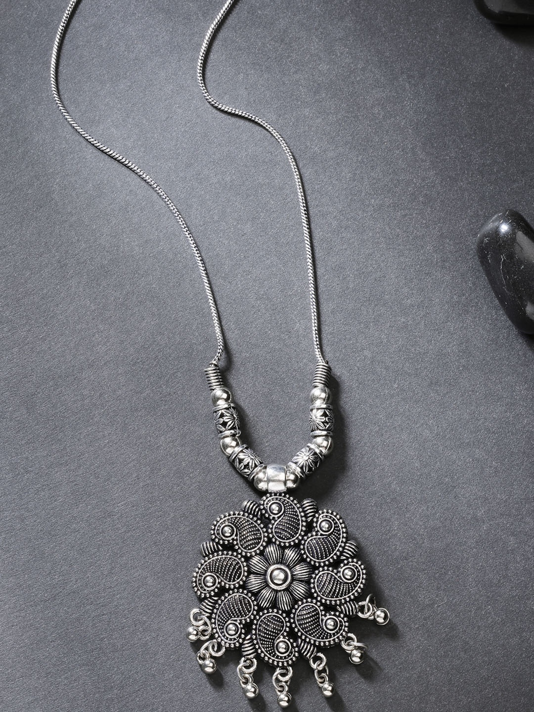 

Anouk Women Silver-Toned Floral Shape Pendant & Chain