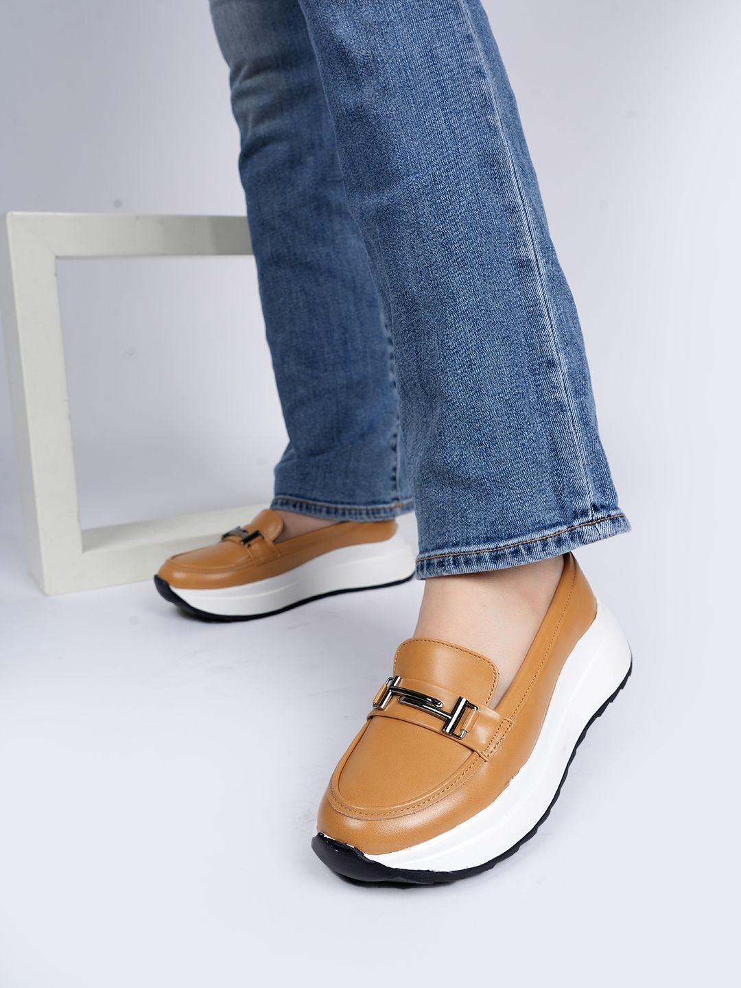 

The Roadster Lifestyle Co Women Round Toe Casual Sneakers, Beige