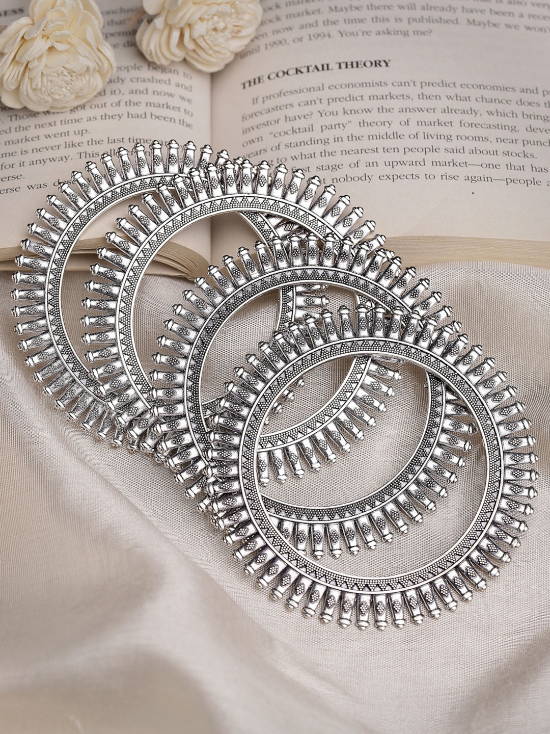 

Anouk Women Set of 4 Silver Plated German Silver Oxidised Bangles