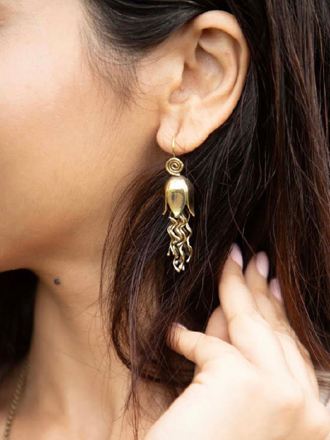 

Soul Works Earrings, Gold