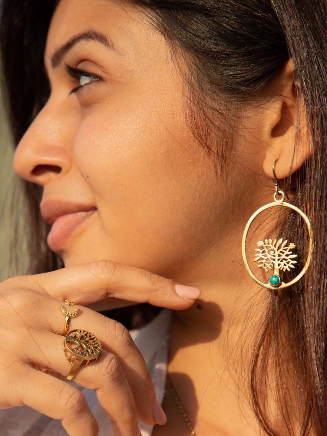 

Soul Works Contemporary Studs Earrings, Gold
